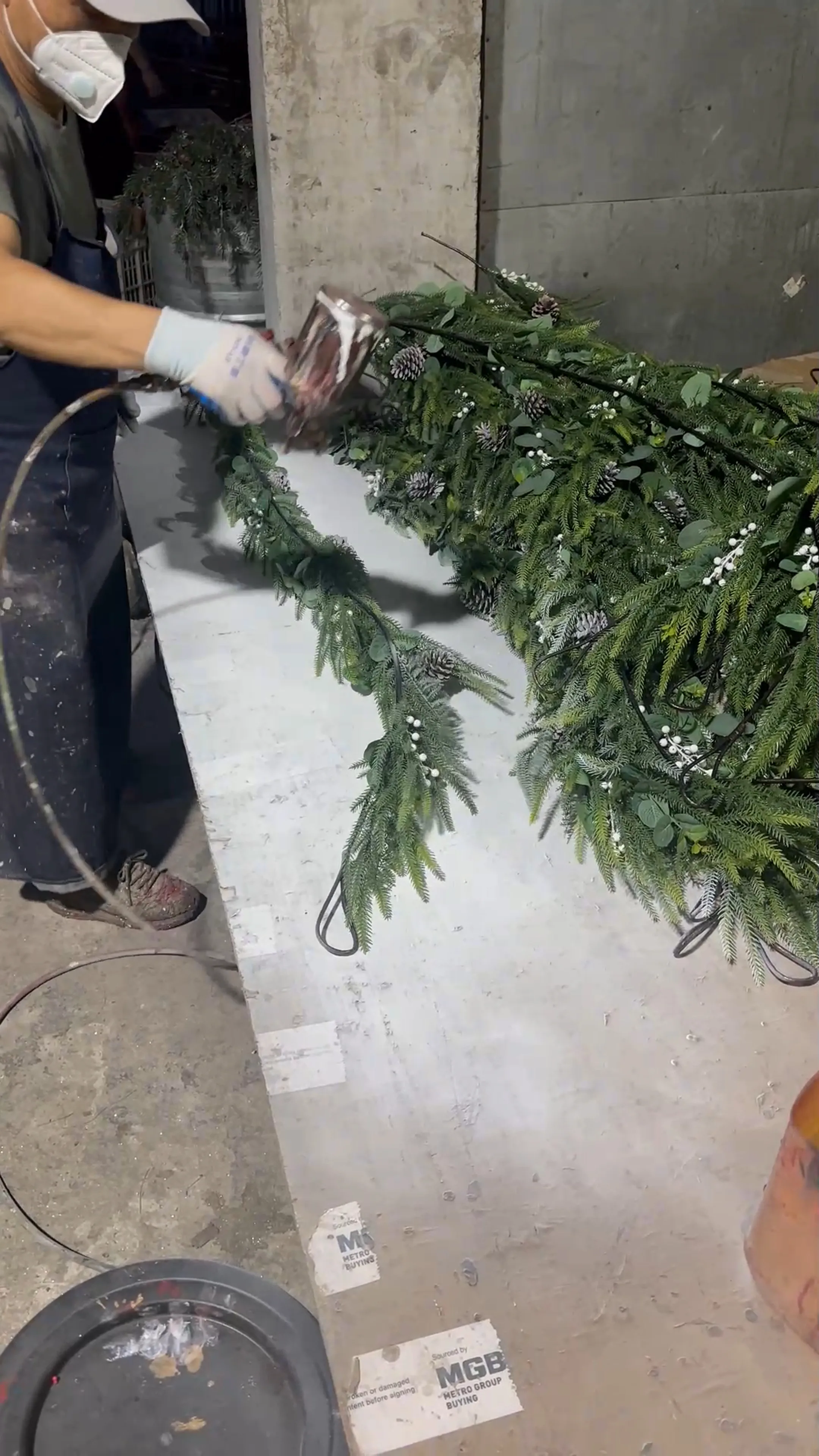 Artificial garland production